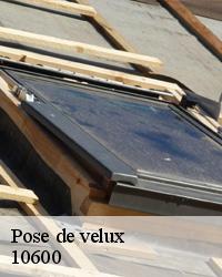 Les fenêtres de toit en bois et en PVC dans la ville de Saint Lye