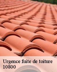 Le recouvrement de la toiture par une bâche pour les urgences de fuite de toit à Rouilly Saint Loup dans le 10800